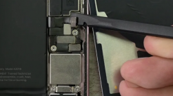 iFixit 为我们提供了 iPhone 15 的微观内部观察