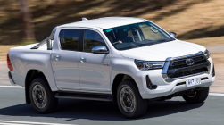 福特 Ranger 缩小与丰田 HiLux 的市场差距